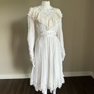 Vintage 1970’s Gunne Sax White Victorian Gown